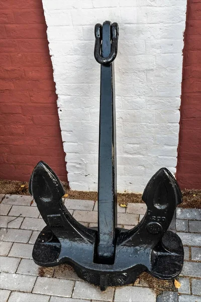 Oud Schip Anker Een Baksteen Muur Achtergrond — Stockfoto