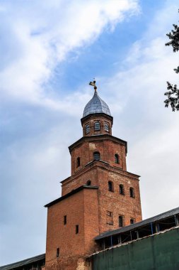Rusya, Veliky Novgorod, Ağustos 2021. Çok katmanlı büyük gözetleme kulesi.