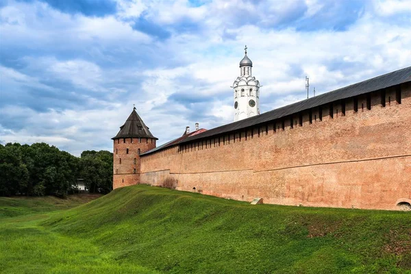 Rusia Veliky Novgorod Agosto 2021 Vista Las Murallas Torres Ciudad —  Fotos de Stock