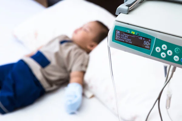 Cuidados médicos para o paciente infantil — Fotografia de Stock