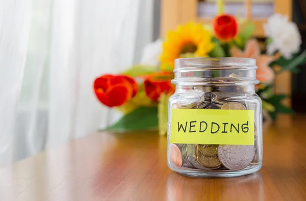Коплю деньги на свадьбу — стоковое фото