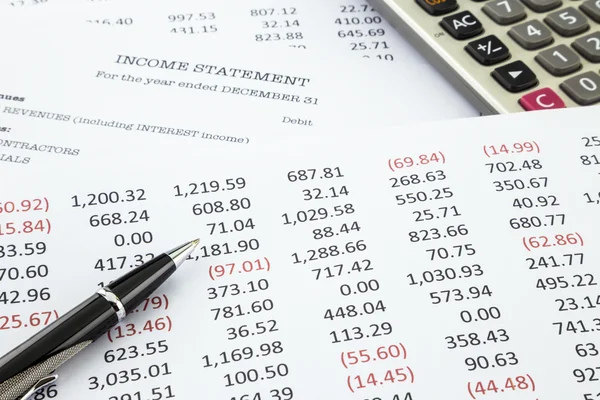 Calculate income statement — Stock Photo, Image