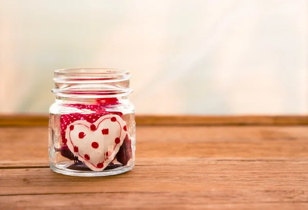 Rosso tono carino cuori d'amore fatti a mano per il giorno di San Valentino — Foto Stock