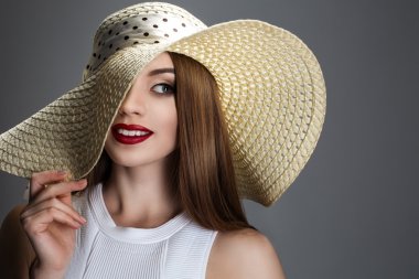 kadınlık aksesuarları ve göz