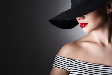 kadınlık aksesuarları ve göz