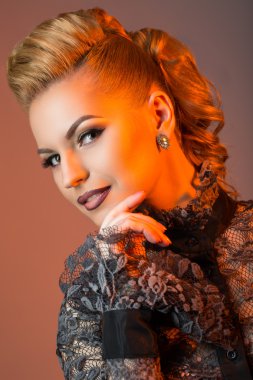 Elegance her zaman moda olduğunu