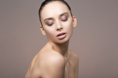 Bir sanat olarak kadınların makyaj