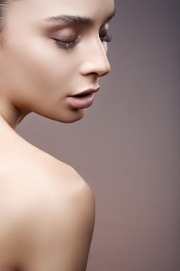 Bir sanat olarak kadınların makyaj