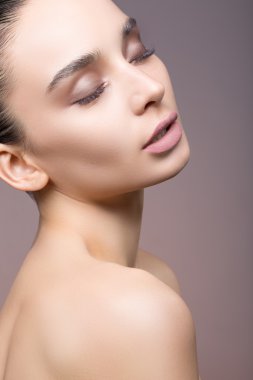 Bir sanat olarak kadınların makyaj