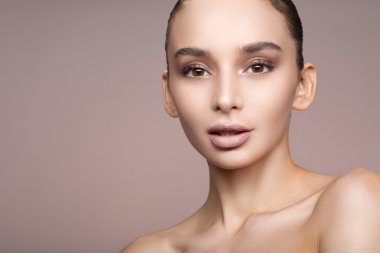 Bir sanat olarak kadınların makyaj