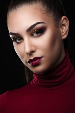 Bir ofis çalışanının portresi.