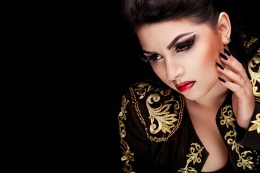 dan kirpik altında görüntüleyin.