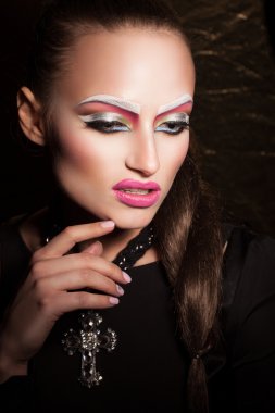 atlamadan önce dişi aslan