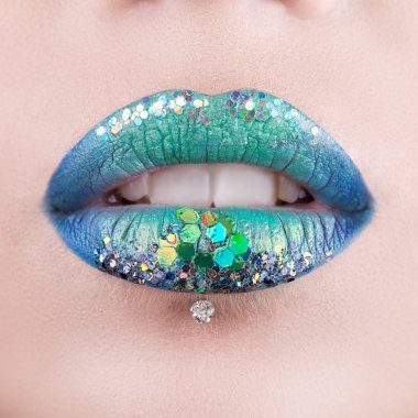 Şık ve parlak makyaj