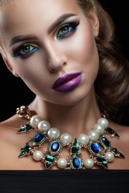 Şık ve zarif bir kadın