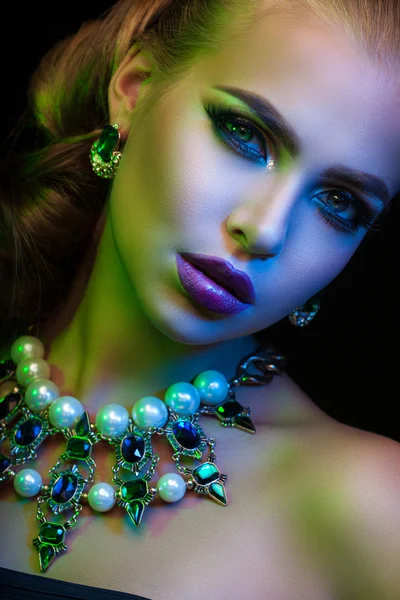 Şık ve zarif bir kadın