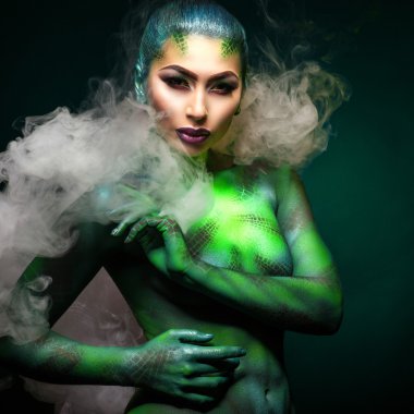 imitasyon yılan derisi kadın