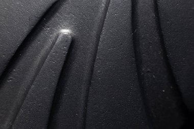 Makro (yakın çekim) bıçak sapı. Bazı şeylere yakından göz atmak ilginçtir. Bıçağın metal sapında (makro / detay) yakın çekim vardır. Burada bıçağın metal sapının yapısını görebilirsiniz. Oldukça soyut..