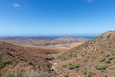 Fuerteventura 'nın güzel manzarası, Kanarya Adaları, İspanya. Fuerteventura rüzgarlı bir ada ve buradaki manzara güzel, ilginç ve benzersiz. Rocky Adası. 