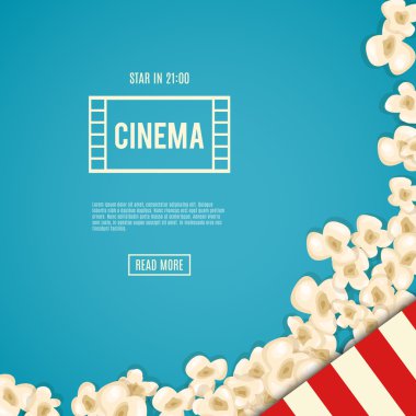 Yığın patlamış mısır film için mavi arka plan üzerinde yatıyor.