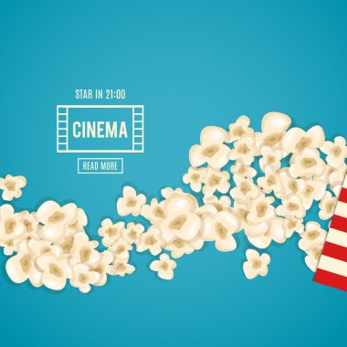 Yığın patlamış mısır film için mavi arka plan üzerinde yatıyor.