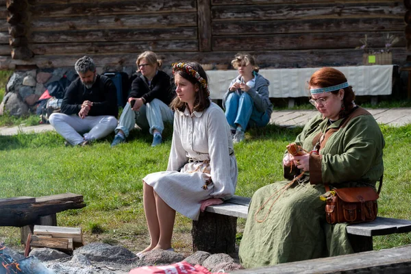 Owidz, Polonya, 24 Ağustos 2025 Slav kültürü ve geleneksel yeniden canlandırma etkinliği eski güçlendirilmiş yerleşim bölgesinde katılımcılar