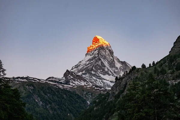 Mighty Beautiful Matterhorn Peak Illuminated Sunrise Famous Iconic Swiss Mountain — Fotografia de Stock