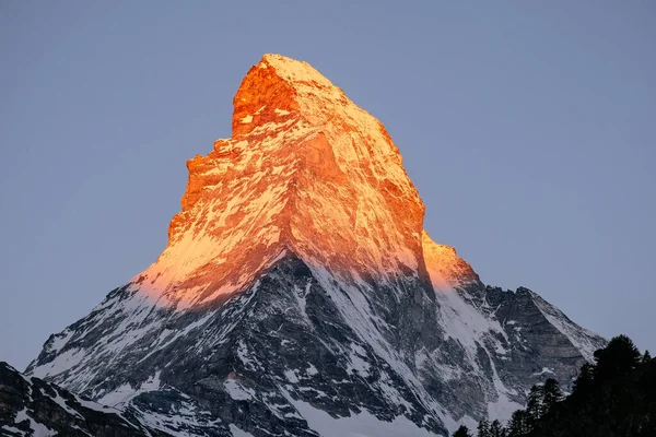 Mighty Beautiful Matterhorn Peak Illuminated Sunrise Famous Iconic Swiss Mountain — Φωτογραφία Αρχείου