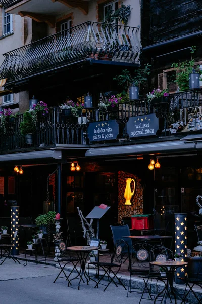 İsviçre Alp Dağları 'ndaki Güzel Tahta Bina Zermatt, İsviçre