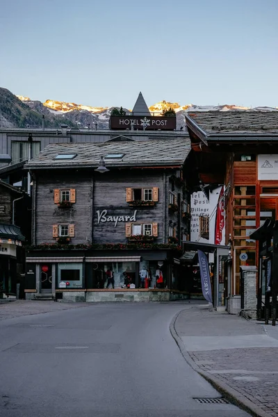 Beautiful Wooden Building Swiss Alps Moutains Zermatt Switzerland — Stock Photo, Image