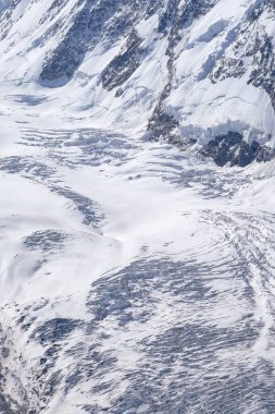Buzulun dokusu. Güzel panoramik İsviçre Alpleri dağ manzarası. Monte Rosa ve Gorner Buzulu, Zermatt, Canton Valais, Wallis, İsviçre