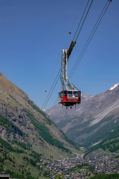 İsviçre Alplerindeki Kablo Otomobil İstasyonu - Matterhorn, Furi, Zermatt, İsviçre