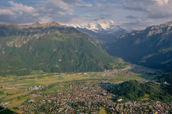 Luftaufnahme Von Interlaken Und Den Schweizer Alpen Vom Harder Kulm — Stockfoto