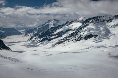 Aletsch Buzulu - Jungfrau bölgesi, Swizerland İsviçre Alpleri 'nin bir parçası. Büyük Aletsch Buzulu UNESCO 'nun Dünya Mirası' ndan biridir.