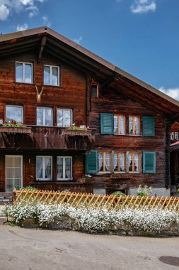 Yazın Jungfrau Bölgesi Murren Küçük Köyü 'nden Lauterbrunnen Vadisi' nin Panoramik Hava Görüntüsü - İsviçre Alpleri, İsviçre