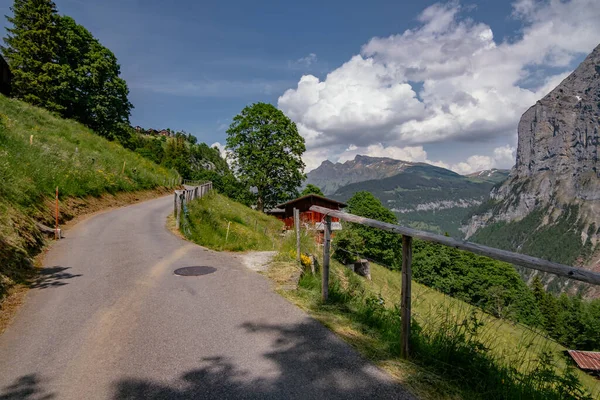 Prachtig Wandelpad Lauterbrunnen Vallei Murren Naar Gimmelwald Klein Dorp Jungfrau — Stockfoto