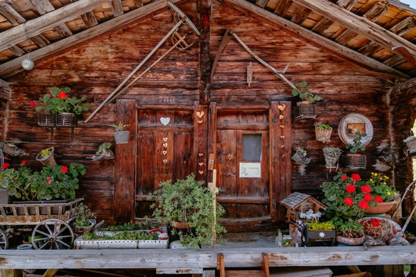 Λεπτομέρειες Και Λουλούδια Στο Traditional Timber House Gimmelwald Lauterbrunnen Valley — Φωτογραφία Αρχείου
