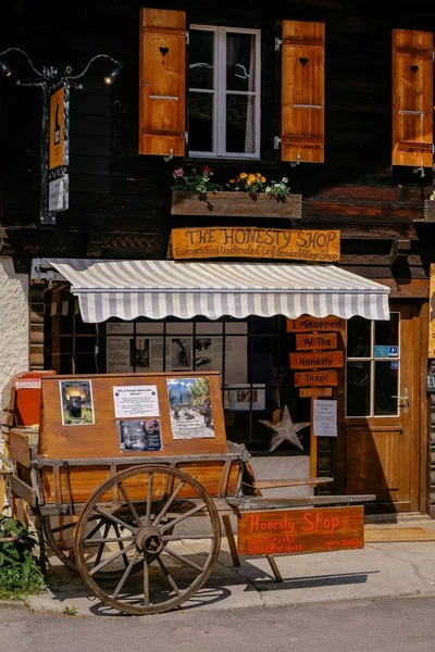 Tienda Honestidad Hermoso Pueblo Pequeño Con Casas Madera Tradicionales Gimmelwald —  Fotos de Stock