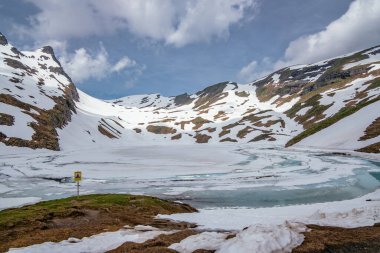 Yazın Donmuş Göl Bachalpsee Panoramik Manzarası - Birincisi, Grindelwald, İsviçre - İsviçre Alp Dağları - Jungrau Bölgesi, Bernese Oberland
