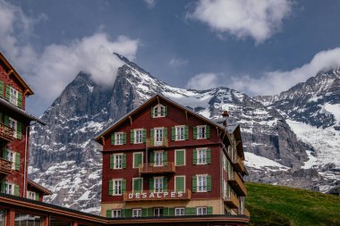 Kleine Scheidegg 'de, arka planda İsviçre Alpleri Eiger Dağları - Jungfrau Bölgesi, İsviçre