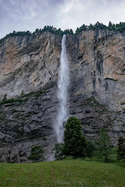 Lauterbrunnen Village Med Staubbachfall Waterfall Jungfrau Region Sommaren Schweiziska Alperna — Stockfoto