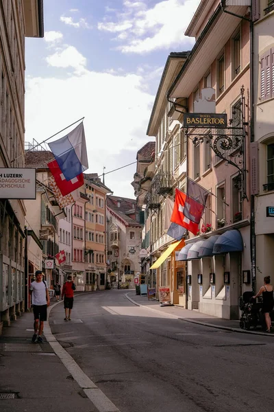 Malá Ulice Krásném Historickém Centru Města Pohled Lucernu Středověké Budovy — Stock fotografie