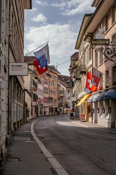 Malá Ulice Krásném Historickém Centru Města Pohled Lucernu Středověké Budovy — Stock fotografie