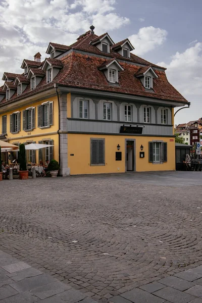 Thun Švýcarsko Cityscape Krásné Budovy Nábřeží Starého Města Aare Řeka — Stock fotografie