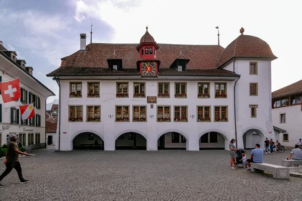 图恩市政厅广场位于瑞士图恩州伯尔尼旧城 — 图库照片