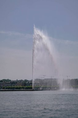 İsviçre 'nin Cenevre şehrindeki Cenevre Su Pınarı, Jet d' Eau. Geneva Gölü. İsviçre tarihi