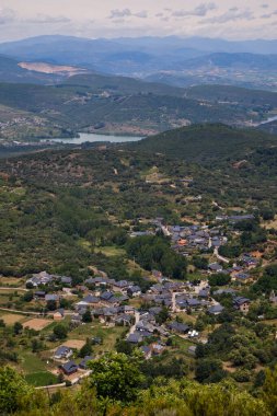 Kaya oluşumundaki mağara - Las Medulas - Unesco Heritage, Tarihi Altın Madencilik sahası - Roma İmparatorluğundaki en büyük açık çukur - El Bierzo, Leon, İspanya