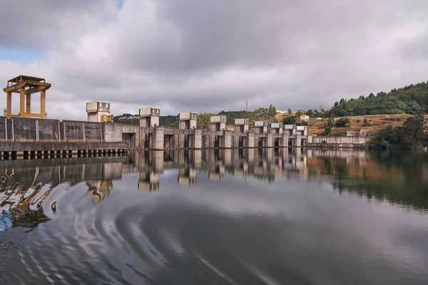 Crestuma Barragem Alavanca Barragem Betão Rio Douro Com Fechadura Para — Fotografia de Stock