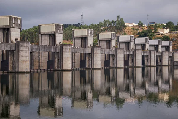 Crestuma Barragem Alavanca Barragem Betão Rio Douro Com Fechadura Para — Fotografia de Stock