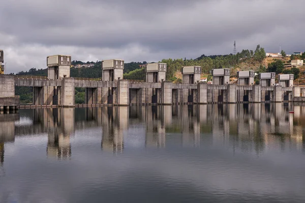 Crestuma Barragem Alavanca Barragem Betão Rio Douro Com Fechadura Para — Fotografia de Stock